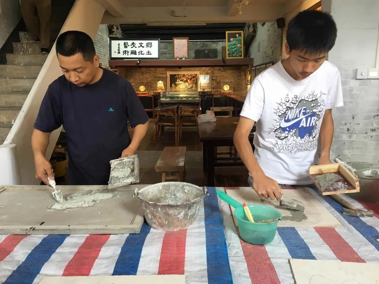 家族课件中的灰塑制作活动照片